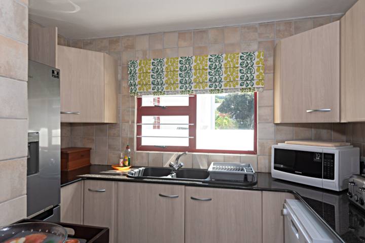 Le Paradis 28 Kitchen